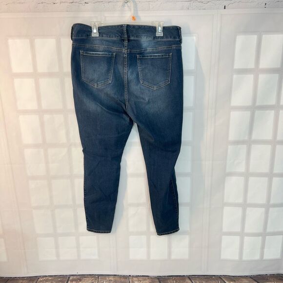 Torrid Blue 3 Buttons Waist Whisker Faded Cotton Blend Skinny Jeans Size 16R - Picture 4 of 9
